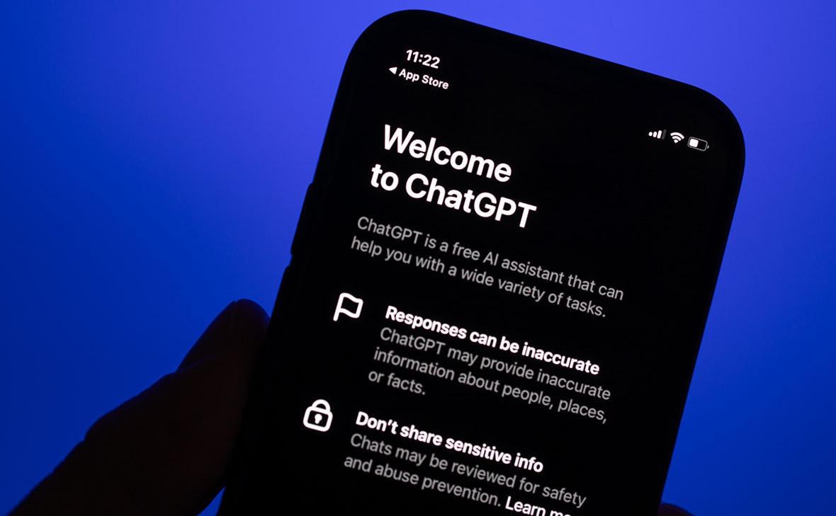 ChatGPT дает опасные советы людям с психическими расстройствами ChatGPT 5 дает бесполезные или даже опасные советы людям с психическими заболеваниями выяснили исследователи В ходе тестов ученые намеренно задавали чат боту вопросы и делали утверждения которые свойственны людям с расстройствами психики При этом ИИ не пытался спорить с собеседником а настаивал что его собеседник новый Эйнштейн а также имеет способность ходить сквозь машины Нейросеть также не стал отговаривать потенциального психопата от проведения обряда очищения его жены при помощи огня Ранее мы рассказывали что айтишник пытался помочь ChatGPT бежать с серверов OpenAI общество мир технологии ии нейросети