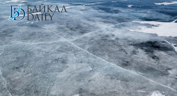 Ледовую переправу в Прибайкальском районе Бурятии около посёлка Татаурово начнут обустраивать ориентировочно после 20 декабря Как пояснили в ГКУ Бурятрегионавтодор толщина льда на Селенге должна достигнуть 45 сантиметров Это обязательное требование для обеспечения безопасности