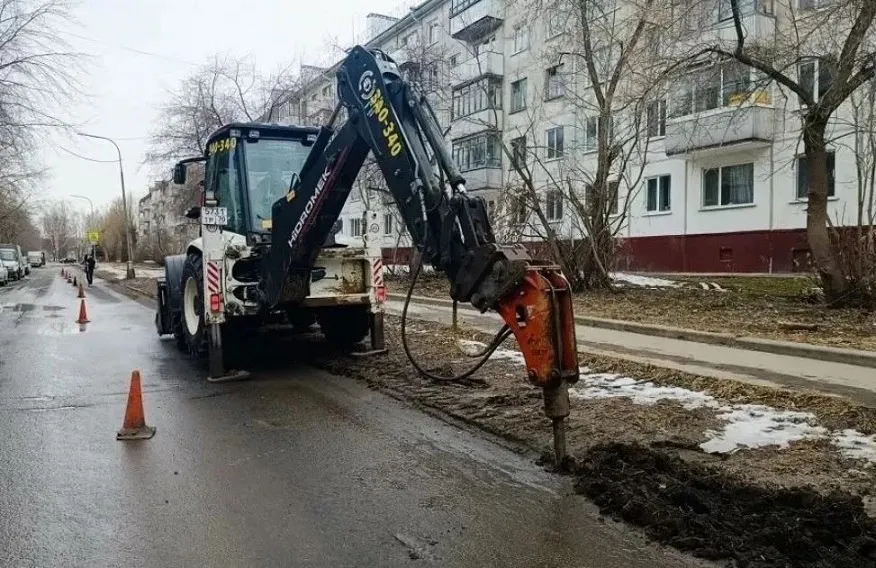 В Томской области стартовал ремонт городских дорог по нацпроекту Инфраструктура для жизни Первым к дорожному ремонту традиционно приступило ЗАТО Северск В этом году ООО Томскдорстрой отремонтирует участок Коммунистического проспекта проезжие части улицы Куйбышева участок автодороги улица Кирова в поселке Самусь Кроме того будет проведен капремонт моста на автодорожном проезде 38 по улице Первомайской На ремонтные работы из бюджетов всех уровней направят около 180 миллионов рублей Подробнее на Бабре томск vtomsk24