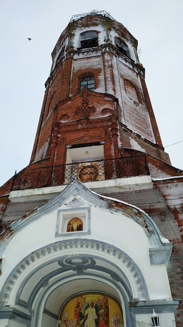 Чердынь включили в список самых красивых малых городов России. Официальный сертификат об этом будет вручён на Пермском экономическом конгрессе, который пройдет на этой неделе. Ассоциация самых красивых деревень и городков России объединяет населённые пункты, которые славятся своим историко-культурным и природным наследием.   Чердынь стала первым городом Пермского края, который получил такое звание. Официальная церемония вступления состоится 14 марта. В честь этого события в городе установят памятный знак, а также ожидается, что статус поможет привлечь дополнительные потоки туристов. В Ассоциацию уже входят такие известные города, как Суздаль, Мышкин, Калязин и Великий Устюг.  Фото: Вячеслав Пестриков    Деловые новости и политика Перми — подписаться