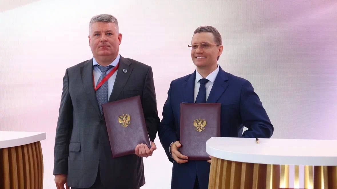 На площадке ПМЭФ-25 Вологодская область подписала соглашение о сотрудничестве с компанией «Апатит». "Направляем совместные усилия на стабильное социально-экономическое развитие Вологодской области, укрепление производства и сферы услуг, повышение инвестиционной привлекательности региона", - прокомментировал губернатор Георгий Филимонов.