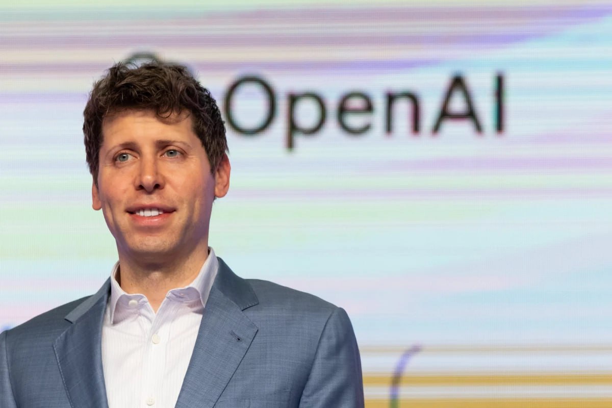 Наставник, секретарь и друг: OpenAI сделает из ChatGPT помощника на все случаи жизни Представьте ИИ-ассистента, который не просто отвечает на вопросы, а понимает вас, помогает с делами, сопровождает дома, на работе и в дороге — и делает это так, будто рядом умный, надежный и чуткий человек. Согласно внутреннему документу OpenAI, компания в первой половине 2025 года начнет превращать ChatGPT в такого «суперпомощника». Чат-бот сможет выполнять сложные задачи, действовать как универсальный эксперт и стать полноценным интерфейсом для интернета и повседневной жизни.