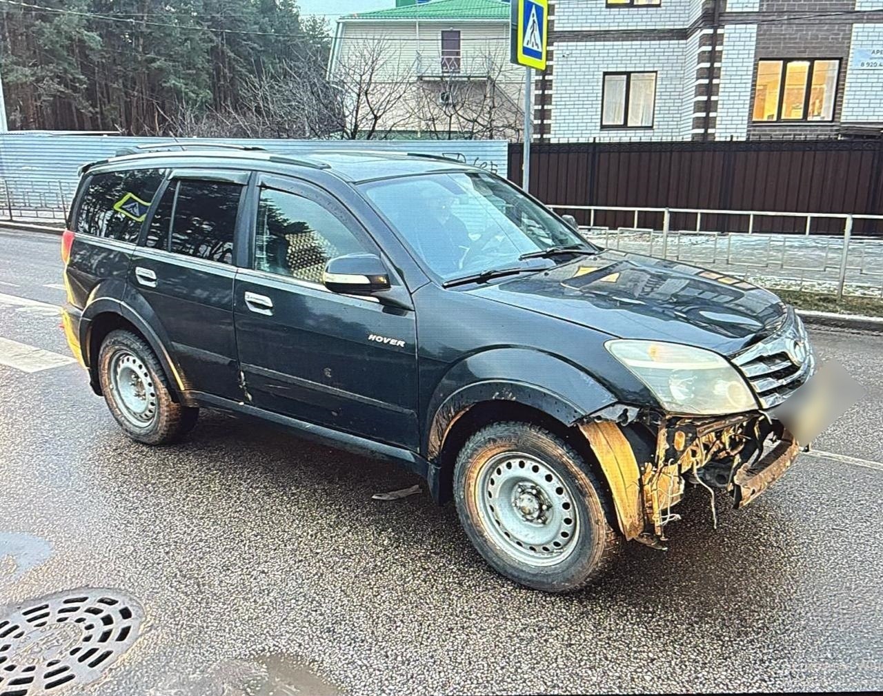 В Воронежской области за сутки зарегистрировано 109 ДТП   Из них в областном центре 73 на федеральных трассах 10 в районах области 26 В 7 ДТП травмы различной степени тяжести получили 11 человек 1 человек погиб  Накануне в 07 50 час в областном центре у дома 37 1 по улице Миронова по предварительным данным водитель автомобиля Грейт Вол 71 летний местный житель двигаясь по улице 60 й Армии в сторону улицы Антонова Овсеенко на нерегулируемом пешеходном переходе допустил наезд на двух пешеходов 27 летнюю местную жительницу и 5 летнего мальчика которые переходили проезжую часть слева направо по ходу движения автомобиля В результате дорожно транспортного происшествия двое пешеходов получили телесные повреждения доставлены в медицинское учреждение  По данному факту сотрудниками полиции проводится проверка устанавливаются все обстоятельства и причины произошедшего Полиция Воронежской области Подписаться