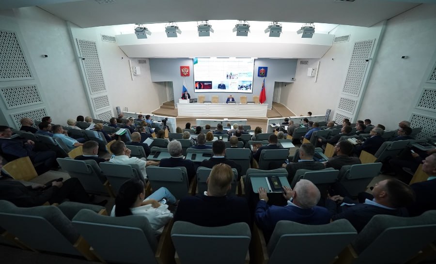 Новые схемы обмана и способы борьбы с ними обсудили на совещании по противодействию кибермошенничеству   В Кузбассе прошло заседание оперативного штаба по противодействию преступлениям, совершаемым с использованием информационно-телекоммуникационных технологий. Участие приняли представители региональных министерств и ведомств, силовых структур, банковской сферы, операторы сотовой связи.