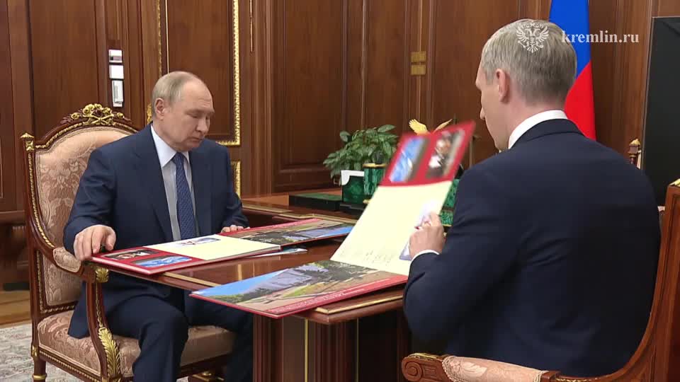 Президент обсудил меры поддержки участников СВО с губернатором Смоленской области