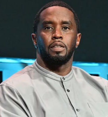 P.Diddy объявил голодовку из-за страха быть отравленным в тюрьме  ⏪Сотрудники тюрем мало зарабатывают. Если кто-то отравит еду, это спровоцирует у него сердечный приступ, и никто ничего не узнает⏩, — заявил правозащитник Ларри Левин.  По словам инсайдера, нельзя исключать, что музыканта попытаются устранить те, кто может быть причастен к преступлениям, в которых обвиняют Комбса. Среди статей, которые ему вменяются, торговля людьми и насильственные действия сексуального характера.    ВПШ