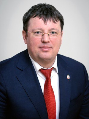 Экс-глава Советского района Владимир Исаев получил 8 лет «строгача» за взятки В июне 2020 года нижегородский чиновник уволился, а уже в августе стал фигурантом уголовного дела. Установлено, что с 2018 по 2020 год Исаев получил более 1 млн рублей взяток от уличных торговцев за неприкосновенность их самовольно поставленных ларьков. Суд признал его виновным и отправил в колонию строгого режима на 8 лет, запретил занимать должности в органах МСУ на такой же срок и взыскал сумму взятки.