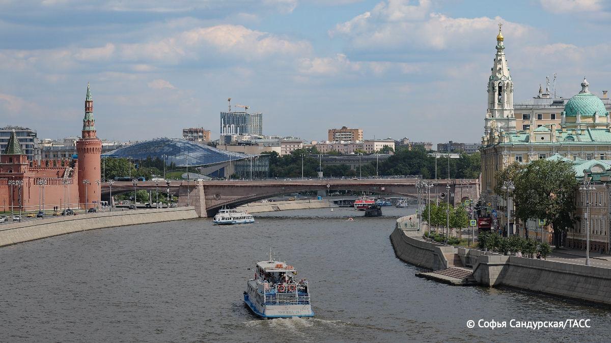 МЧС предупредило о сильной жаре в Москве и температуре до +30 градусов 25 июля. В ведомстве призвали граждан соблюдать требования пожарной безопасности, быть внимательными и осторожными. / Москва