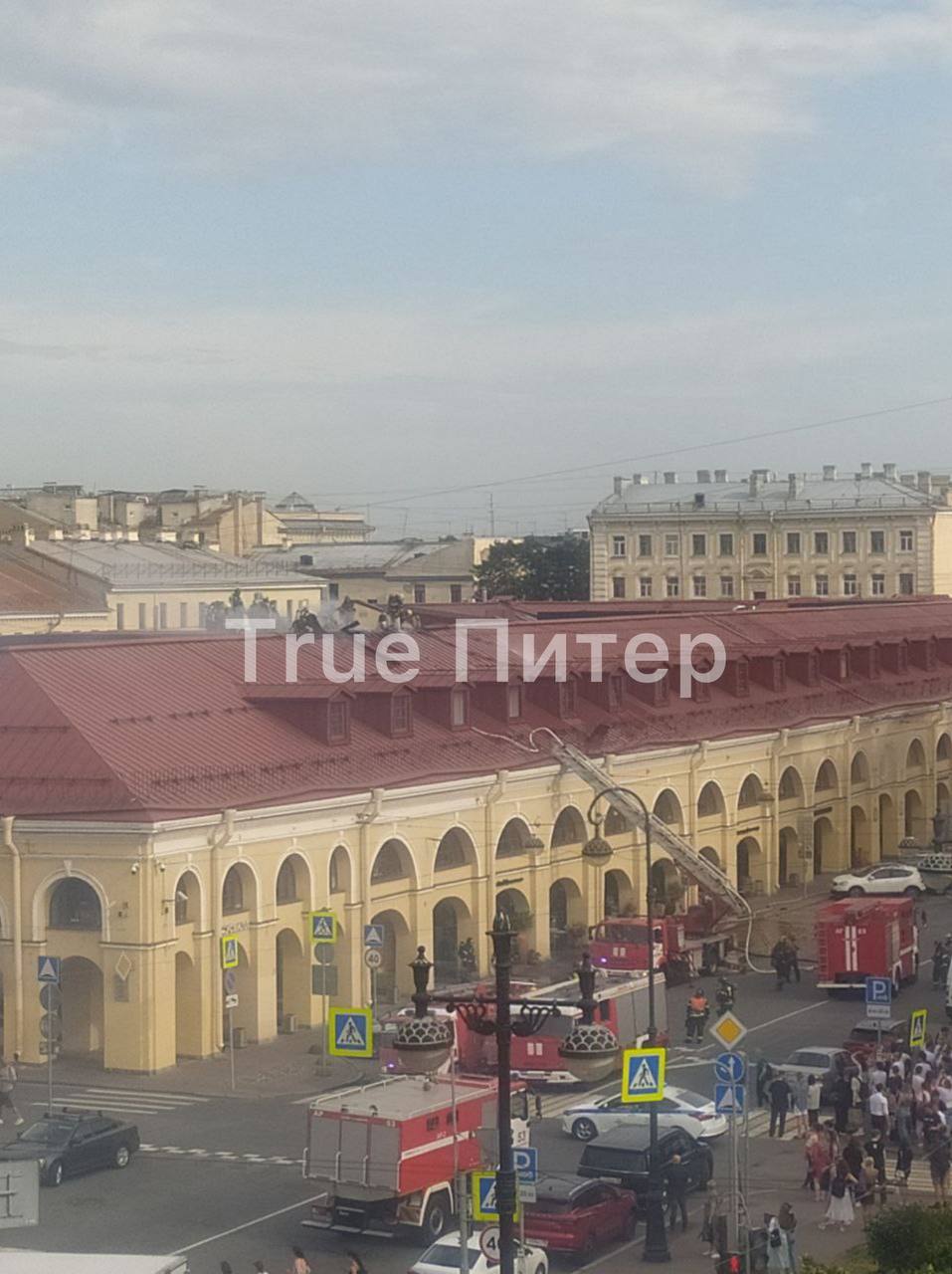 На Большом проспекте В. О. в здании Андреевского рынка горит крыша На месте работают пожарные, выясняются обстоятельства случившегося. По предварительной информации, никто не пострадал. True Питер