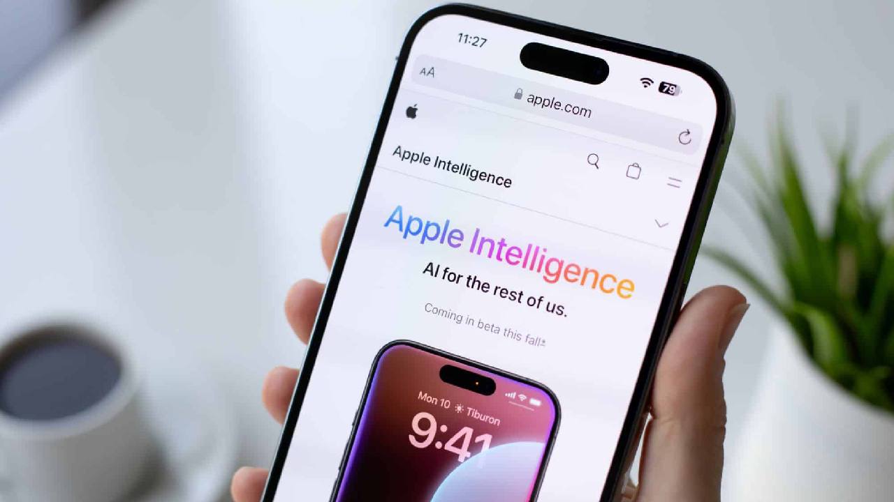 Apple A20 сильно ускорит ИИ-функции iPhone  Инсайдер Джефф Пу заявил, что чип Apple A20, который дебютирует в iPhone 18 через полтора года, значительно ускорит работу Apple Intelligence. В нем будет применена новая технология размещения компонентов, которая позволит более тесно интегрировать процессор, память и Neural Engine. Это и ускорит нейрофункции будущих iPhone. Чип будет выпускаться по 3-нм техпроцессу TSMC N3P.