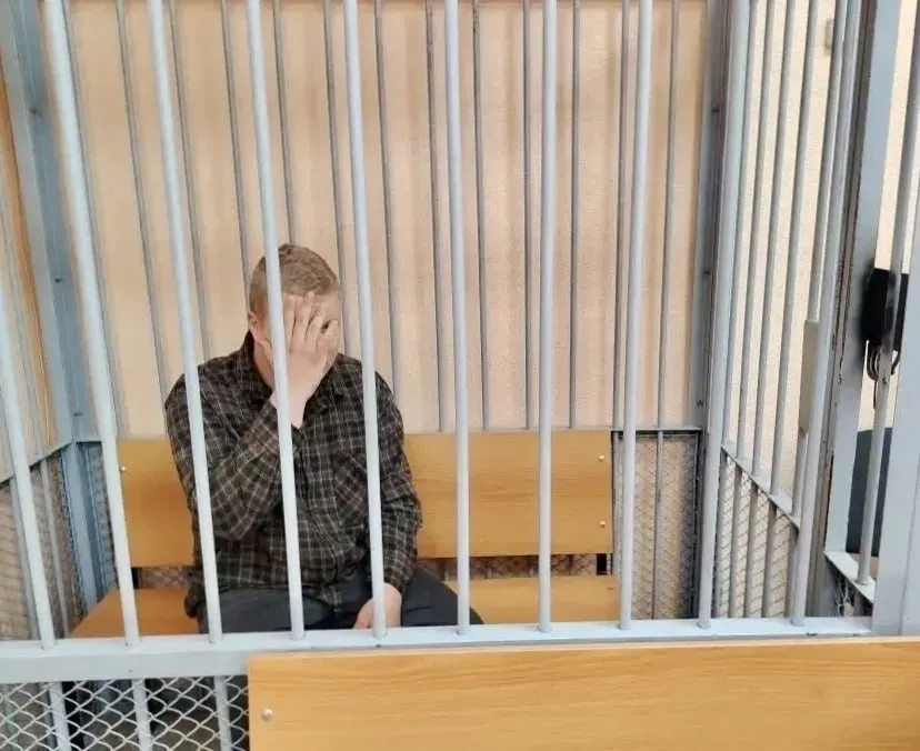 Водителя Mercedes который въехал в Chery на Берлинском мосту заключили под стражу ДТП произошло 14 мая Возбуждено дело по ч 3 ст 264 УК РФ Нарушение ПДД и эксплуатации транспортных средств повлёкшее по неосторожности смерть человека Мужчине грозит до пяти лет лишения свободы Следователь выступил с ходатайством об избрании подозреваемому меры пресечения в виде заключения под стражу Его арестовали и отправили в СИЗО Фото Калининградский областной суд