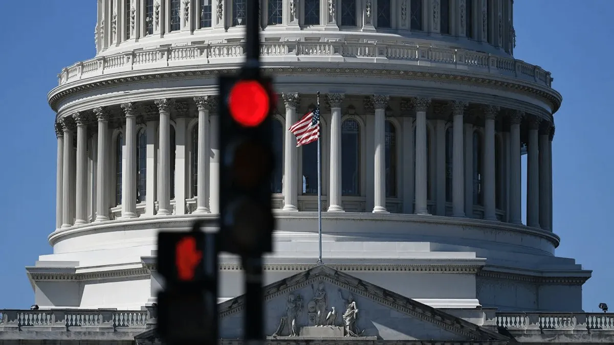 США запустили для импортёров систему возврата введённых Дональдом Трампом пошлин которые Верховный суд страны признал незаконными Около 56 5 тысячи импортёров уже выполнили все необходимые действия для возврата денег им должны выплатить примерно 127 млрд Всего же сумма незаконно уплаченных пошлин 166 млрд vc ru money 2877771