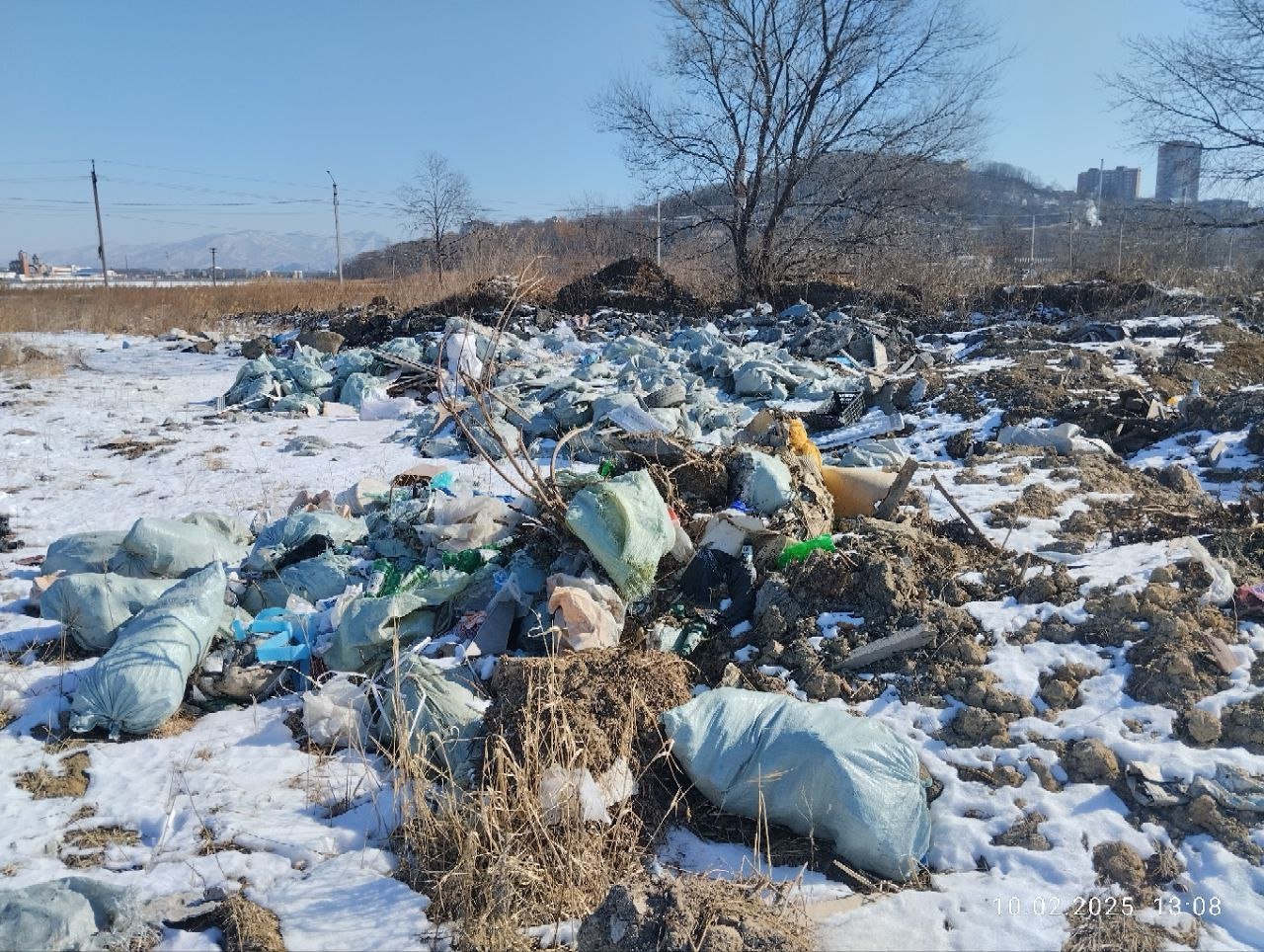 В течение недели будет ликвидирована фантастическая свалка на Красноармейской г Находка:      Источник