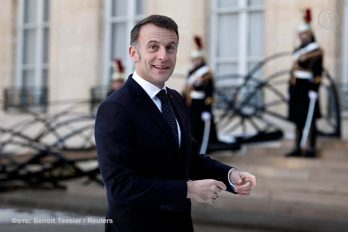 Президент Франции Эмманюэль Макрон заявил что в ближайшие недели намерен провести разговор с Владимиром Путиным Все должно быть организовано в краткосрочной перспективе Сейчас идет восстановление контакта сказал он в интервью телеканалу France 2 Господин Макрон отметил что диалог должен состояться как можно скорее Подписывайтесь на Ъ Оставляйте бусты