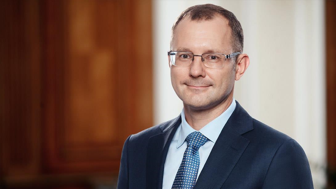 ЦБ планирует открыть представительство в индийском городе Мумбаи пишет Интерфакс со ссылкой на пресс службу ЦБ По версии агентства курировать его работу будет первый зампред ЦБ Владимир Чистюхин По мнению представителей регулятора открытие подразделения российского ЦБ поможет укреплению взаимодействия между регуляторами двух стран а также развитию сотрудничества в финансовой сфере и расширению торгово экономических отношений jkinvest news jkinvest