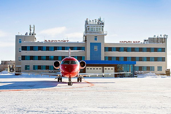 Жители Ненецкого автономного округа смогут улететь из Нарьян Мара по льготным тарифам в 2026 году Перечень субсидируемых региональных авиамаршрутов на 2026 год определили в Ненецком автономном округе Из Нарьян Мара по льготным тарифам можно будет улететь в девяти направлениях заявила губернатор НАО Ирина Гехт Об этом сообщает ТАСС В следующем году жители НАО смогут улететь из Нарьян Мара по льготным тарифам в девяти направлениях Основную часть субсидируемых перевозок берет на себя авиакомпания Руслайн Продажу билетов планируют открыть 18 ноября сказано в сообщении в Telegram канале В частности Руслайн будет летать из НАО в Екатеринбург Казань Киров Санкт Петербург Сыктывкар Ханты Мансийск Уфу и Пермь Рейсы в Архангельск будет осуществлять авиакомпания Smartavia Рейсы в Москву авиакомпании Utair будут осуществляться по коммерческим тарифам добавила Гехт aviaru net n289867