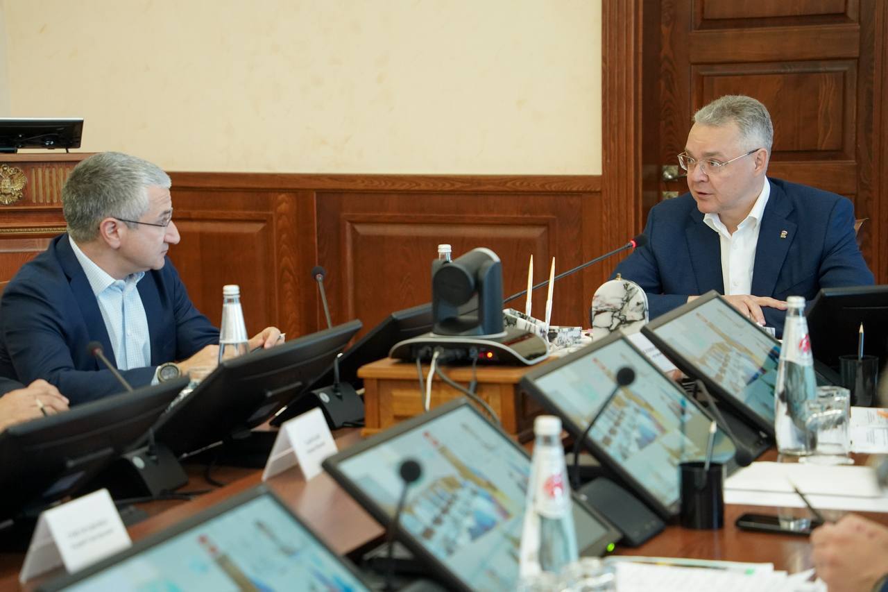 Несколько крупных проектов начинаем на Ставрополье вместе с группой компаний «Дамате». Они создадут новые рабочие места, укрепят продовольственную безопасность и поддержат отрасль овцеводства.    В Нефтекумском округе построим современный мясоперерабатывающий завод. Это будет крупнейшее предприятие по переработке баранины на Северном Кавказе – 119 тыс. тонн продукции в год. И 500 новых рабочих мест для жителей восточных округов края.    В Предгорном округе уже работает первая очередь селекционно-генетического центра племенного овцеводства. Ферма на 1800 голов – это начало большого пути. До конца года планируем запустить еще одну ферму на 1600 голов. Здесь будут разводить лучшие породы овец в России и мире. Это укрепит позиции Ставрополья как лидера овцеводства в стране.     Выполнение проектов обсудили на встрече с представителями инвестора во главе с председателем совета директоров группы компаний «Дамате» Наумом Александровичем Бабаевым. Со своей стороны продолжим помогать реализации.
