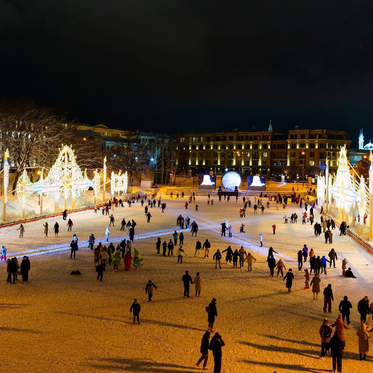 В это воскресенье в 18 00 на Черном озере откроют каток Вход со своими коньками бесплатный Для желающих будет прокат коньков kazan