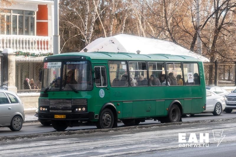 Администрация Екатеринбурга потратит 8 млрд рублей на брутто-контракты  Всего мэрия провела 32 аукциона на перевозки общественным транспортом. По трамваям и троллейбусам контракты были заключены с "Гортрансом" еще в августе.  По автобусным маршрутам брутто-контракты вступят в силу с 1 февраля. По условиям новых договором, перевозчикам будут платить за пройденный километраж.  #транспортная_реформа