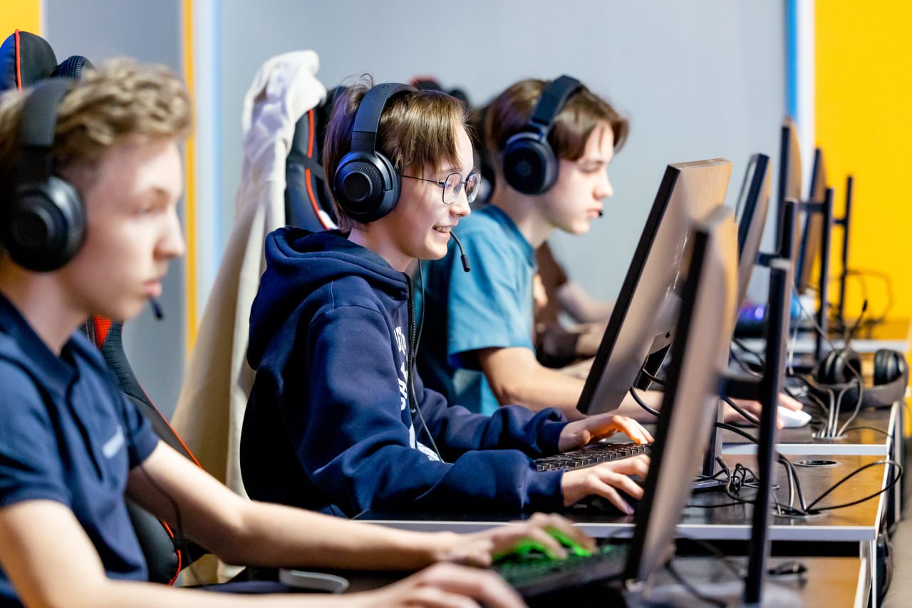 Dota 2 и Counter Strike хотят добавить В ШКОЛЬНУЮ ПРОГРАММУ Минпросвещения одобрила инициативу проект скоро поедет в Госдуму Играть придётся на физкультуре тренировать скорость реакции и стратегическое мышление Весь курс для юных киберкотлет займёт от 8 до 36 часов зависит от возраста Ждём International среди школьников exploitex
