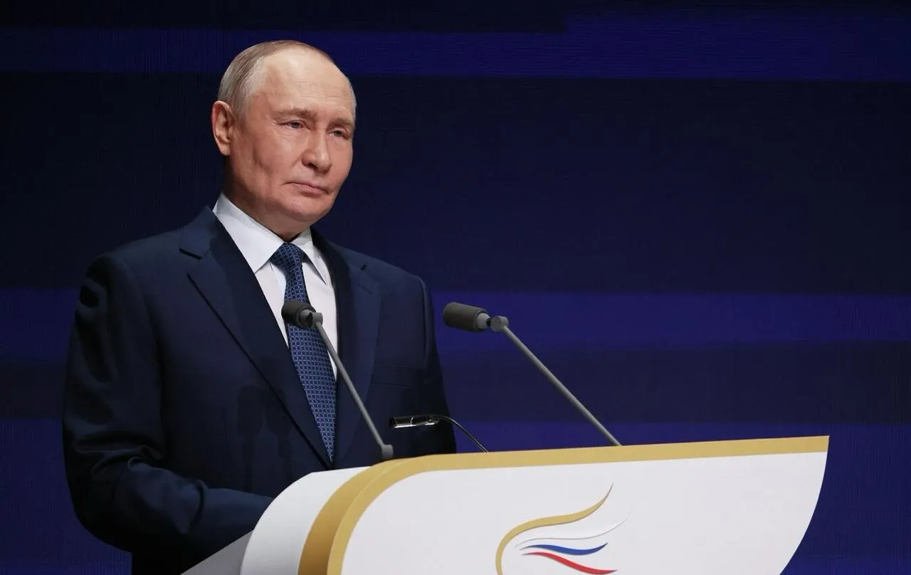 Премьер министр Португалии поддержал идею пригласить Владимира Путина на саммит Группы двадцати что вызвало недовольство в Евросоюзе Об этом стало известно Politico Луиш Монтенегру признал что диалог с Россией необходим для разрешения продолжающихся конфликтов Мы в МАХ
