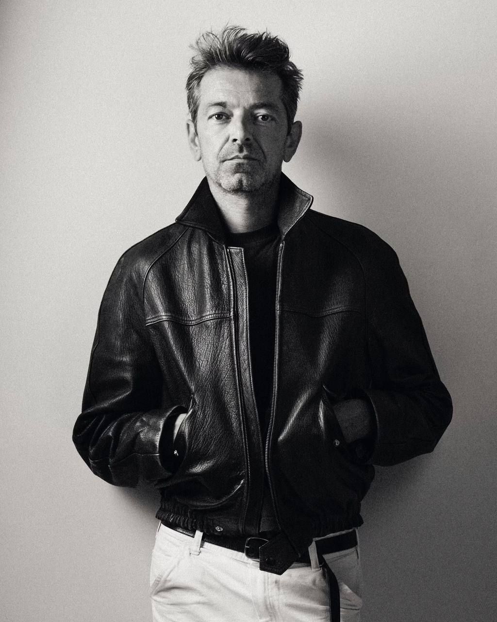 Питер Мюлье покидает Alaia после 5 лет работы По слухам он возглавит пост креативного директора Versace