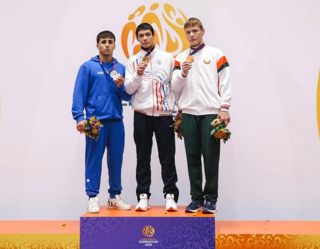 Щёлковский дзюдоист стал чемпионом Игр стран СНГ в Азербайджане В полуфинале соревнований в весовой категории до 81 кг Тимур Алиев одолел азербайджанского соперника Абдулу Рахматова а в решающей схватке за первое место взял верх над ещё одним дзюдоистом из Азербайджана Мухаммедом Агакишиевым Бронзу в этой категории завоевал белорусский спортсмен Феликс Савченко Российская сборная выступила впечатляюще завоевав в общей сложности 14 медалей 7 золотых 4 серебряных и 3 бронзовых Соревнования проходят с 28 сентября по 8 октября в этом году в них участвуют спортсмены из 13 стран Всего будет разыграно 246 комплектов наград в 23 видах спорта спортщёлково щёлкововлицах