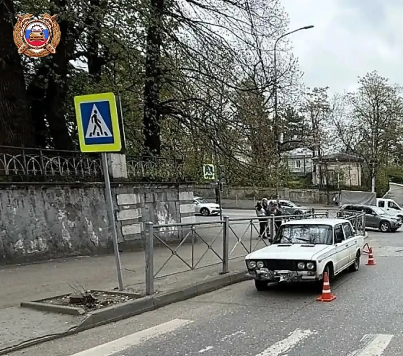 В Кисловодске сбили 52 летнюю женщину Предварительно вчера около полудня 46 летний водитель ВАЗ 2106 не пропустил горожанку переходившую дорогу по зебре на улице Горького Жительница курорта получила травмы Ей назначено стационарное лечение Автомобилист был трезв Это житель соседнего региона который за последние два года 11 раз привлекался к административной ответственности за различные нарушения ПДД сообщили в Госавтоинспекции Ставрополья  Если у вас не грузятся фото видео читайте 1777 в MAX   max ru Stavropol1777
