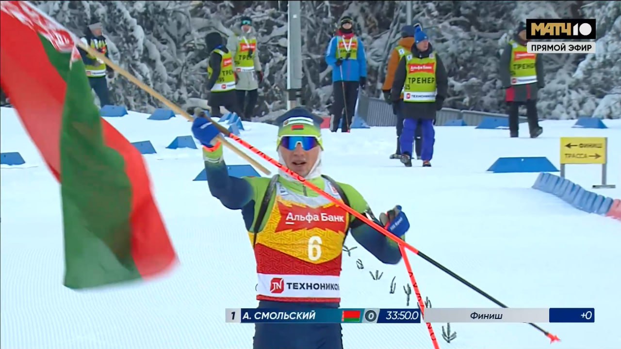Смольский выиграл гонку преследования на Альфа Банк Кубке Содружества Антон ни разу не промахнулся на рубеже Второе место у Серохвостова 26 9 Третьим приехал Латыпов 54 4 Женская гонка преследования в 10 50 на Матч ТВ news matchtv