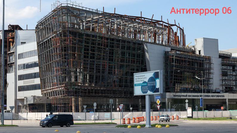 Двух уроженцев Ингушетии объявили в розыск по делу о теракте в «Крокус Сити»  Следствие установило, что Хаваж-Багаудин Алиев и Батыр Кулаев  оба внесены в список террористов  снабжали оружием исполнителей атаки. Вместе с ними по делу проходят двое других подозреваемых из Ингушетии - Джабраил Аушев и Хусейн Медов.  Все четверо, по данным следствия, участвовали в доставке оружия для теракта, унесшего жизни 149 человек.  Четверых нападавших задержали при попытке бегства, их сообщников — арестовали. Следствие считает, что они связаны с запрещённой в России группировкой «Вилаят Хорасан».    Антитеррор 06  #Теракт #Крокус #Безопасность #Следствие #Новости #МВД #Росфинмониторинг #Ингушетия