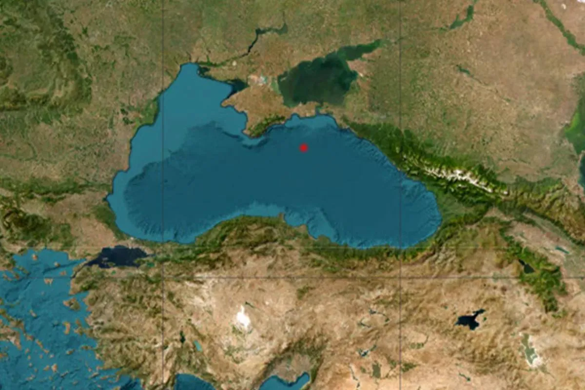 Землетрясение магнитудой 2 9 произошло в акватории Черного моря в ночь на 2 мая Подземные толчки зафиксировали в ночь на 2 мая в акватории у Крыма Магнитуда составила 2 9 эпицентр находился примерно в 120 км к юго востоку от Феодосии на глубине около 10 км На побережье землетрясение не ощущалось kub news ru