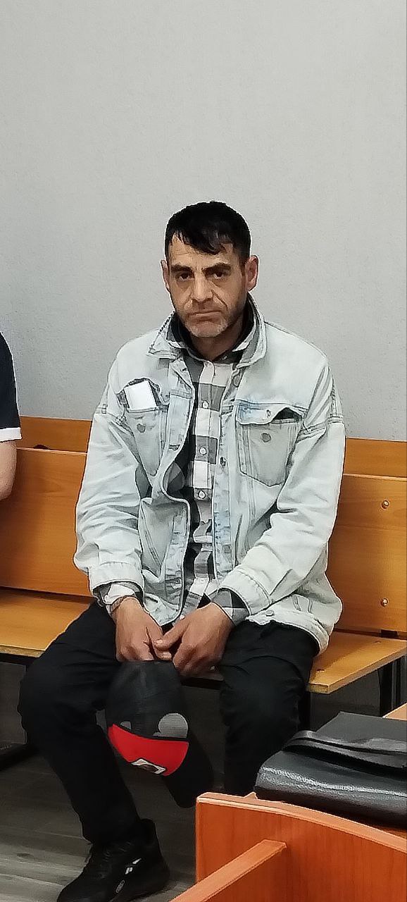 Осквернителя братской могилы у памятника Славы отправили под домашний арест 45-летнего Рамиля Алиева изолировали от общества до 16 июля.