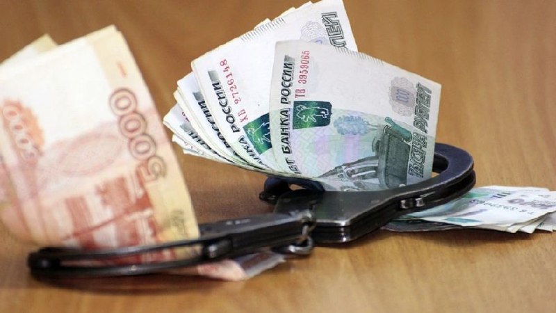 Врач из Новоаннинского района подозревается в получении взяток Новоаннинский межрайонный следственный отдел СКР возбудил уголовное дело в отношении участкового врача терапевта Его подозревают в получении взятки в крупном размере 206 5 тыс руб и служебном подлоге По данным следствия с января 2024 года врач через коллегу оформлял поддельные электронные листки нетрудоспособности без проверки здоровья пациентов Следствие не исключает выявления других аналогичных эпизодов и даст оценку действиям посредника