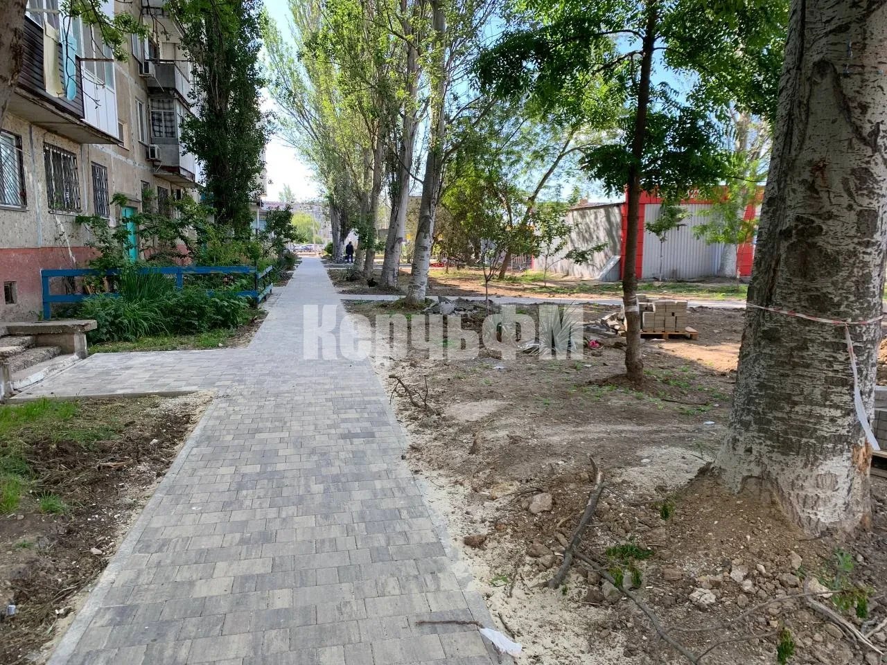 На территории автовокзала Керчи появятся зоны отдыха Территория автовокзала продолжает преображаться. На объекте подрядная организация реализует проект, которым запланирована укладка тротуарной плитки, монтаж новой системы освещения, установка лавочек. Работы ежедневно ведутся на улицах Гайдара, Мирошника, Еременко, площадки у зданий вокзала и Керченского РЭС. Что происходит сегодня? Специалисты делают траншеи под укладку электрокабеля для установки закладных под осветительные приборы, передает КерчьФМ... подробнее