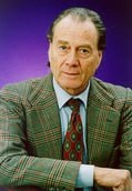 Живущий во Франции 95-летний граф Петр Шереметев сообщил о переезде в Россию. А чем черт не шутит, может, в Иванове обоснуется и будет прогуливаться фактически по собственному проспекту. Ведь Шереметев – почетный гражданин нашего города. Иначе нечестно получится. Пока лишь обещает создать Фонд Шереметевых и одно из отделений открыть в Иванове. А еще Шереметев заявил: «Я убежденный пацифист. Но я и патриот, даже в первую очередь патриот. И считаю, что любая война или военная операция - это катастрофа, потому что гибнут люди. Я молюсь Богу, чтобы все это как можно скорее закончилось». Но поскольку с таким однобоким пацифистским мировоззрением переезжать в России опасно и глупо, Петр Петрович продолжает: «Но закончиться оно может только на таких условиях, которые обеспечат для России долгосрочный мир, спокойствие и уважение на международной арене. На тех принципах, которые провозгласил президент России»