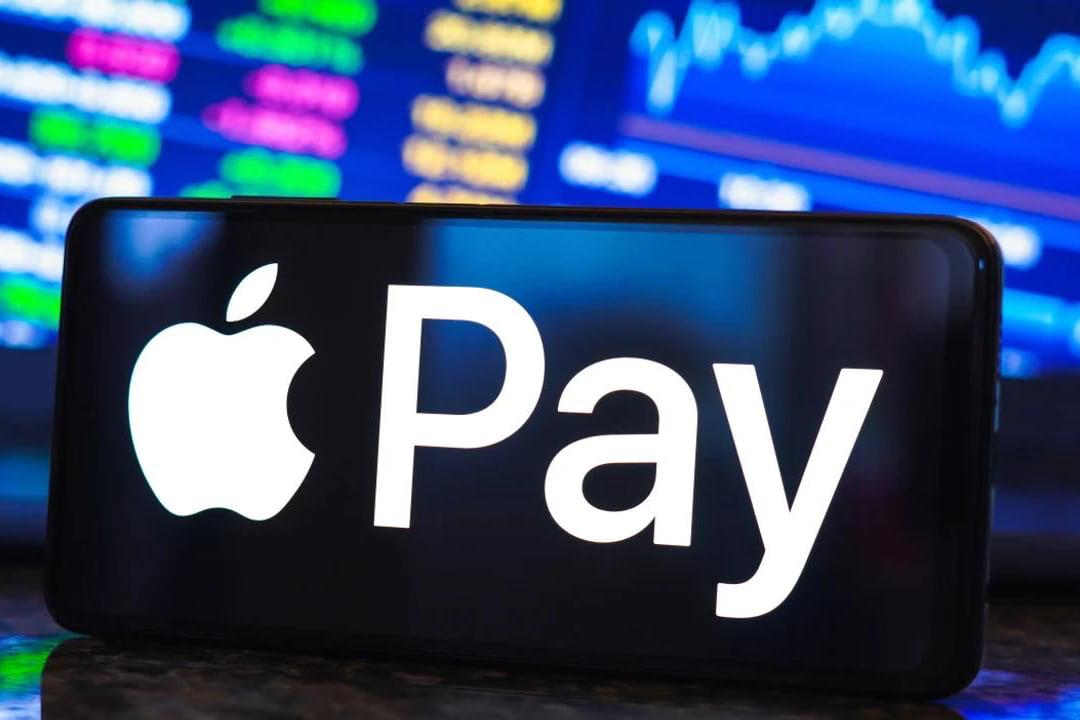 Компания Fintiv подала в суд на Apple, обвинив её в краже технологии Apple Pay    С 2011 по 2012 год Apple консультировалась с компанией CorFire по поводу запуска Apple Pay. CorFire предоставила Apple конфиденциальные данные в рамках соглашения о неразглашении  NDA .    Fintiv купила CorFire в 2014 году, рассчитывая, что Apple будет лицензировать технологию CorFire для Apple Pay. Но Apple якобы украла наработки CorFire и переманила ключевых сотрудников компании перед запуском Apple Pay в 2014 году.    В иске говорится, что все основные функции Apple Pay, такие как оплата через NFC, защита данных и платформа для управления доверенными сервисами, были основаны на разработках CorFire.     #новости