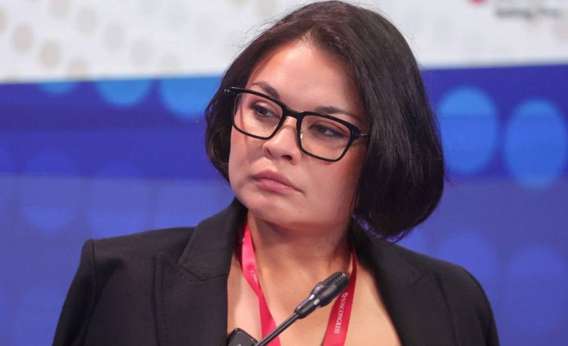 Ксения Шойгу возглавила Фонд развития инновационного научно технологического центра Долина Менделеева который занимается в том числе экспертным и технологическим обеспечением деятельности Ангаро Енисейского кластера цветных редких и редкоземельных металлов Об этом свидетельствует распоряжение правительства