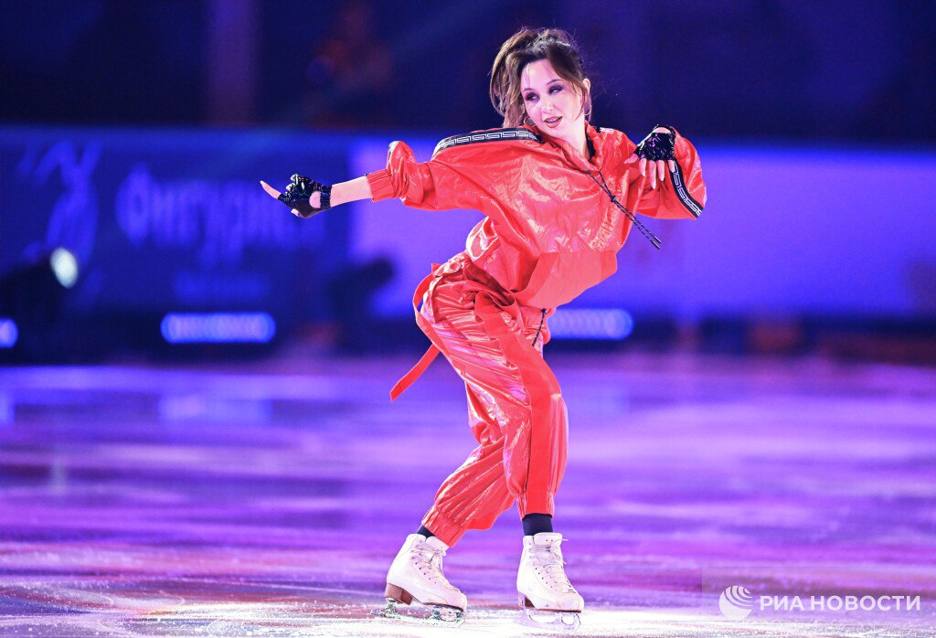 Елизавета Туктамышева объявила о завершении карьеры в 28 лет Я могу с благодарностью сейчас сказать что у меня сложилась яркая карьера Я ни о чем не жалею И объявляю о завершении своей спортивной карьеры я без сожалений сказала Туктамышева на YouTube канале журналиста Виктора Кравченко В активе фигуристки победы на чемпионате мира и Европы 2015 года серебро чемпионата мира 2021 и бронза чемпионата Европы 2013 Также она выигрывала командный ЧМ в 2021 году в Осаке Подписывайтесь на РИА Новости Спорт в MAX