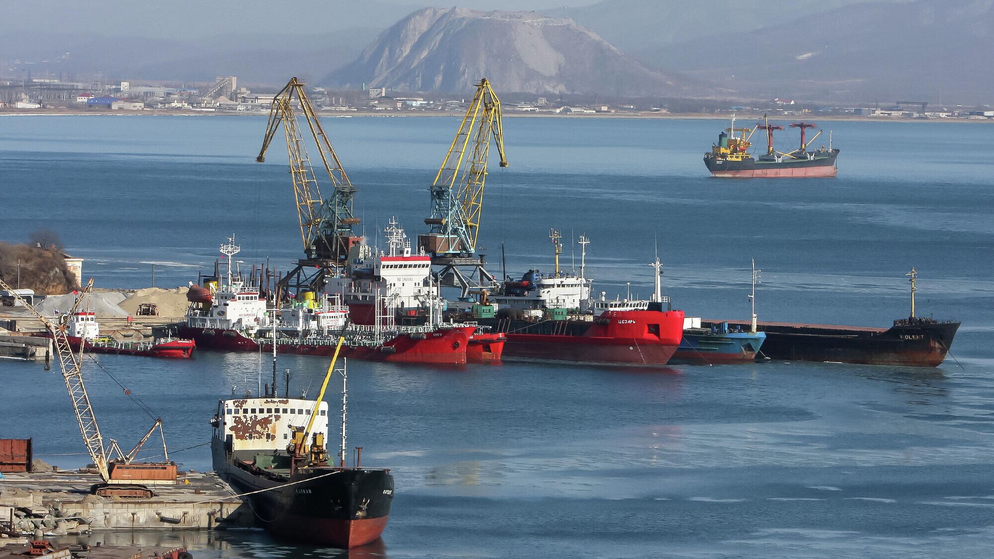 Сброс в море неочищенных сточных вод полностью прекращен в Находке Приморского края, все сточные воды города в настоящий момент проходят через очистные сооружения, сообщает Амурская бассейновая природоохранная прокуратура.