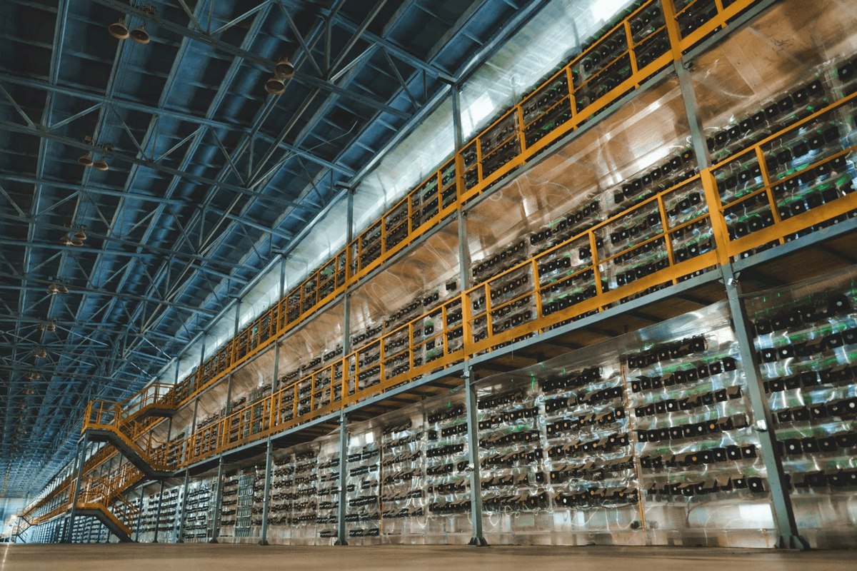 ФНС подала в Арбитражный суд Бурятии заявление о банкротстве майнинговой компании Bitriver В январе её основателя Игоря Рунца отправили под домашний арест по делу об уклонении от налогов Как пишет РБК компания построила ЦОД в Бурятии но не смогла его запустить что стало для неё ударом начали уходить сотрудники остановилась добыча криптовалюты vc ru legal 2747067