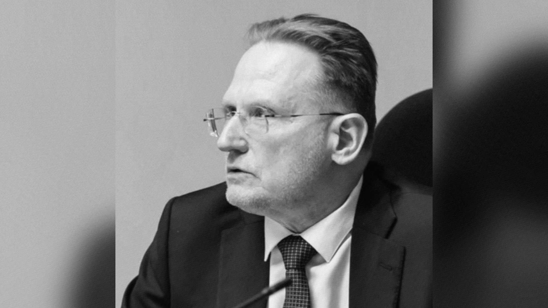 В Самаре скончался директор Юридического института Самарского университета Артур Безверхов 15 октября 2025 года на 60 м году жизни скоропостижно скончался директор Юридического института Самарского университета заведующий кафедрой теории и истории государства и права и международного права доктор юридических наук профессор Артур Геннадьевич Безверхов oboz info v samare skonchalsya direktor yuridicheskogo instituta samarskogo universiteta artur bezverhov