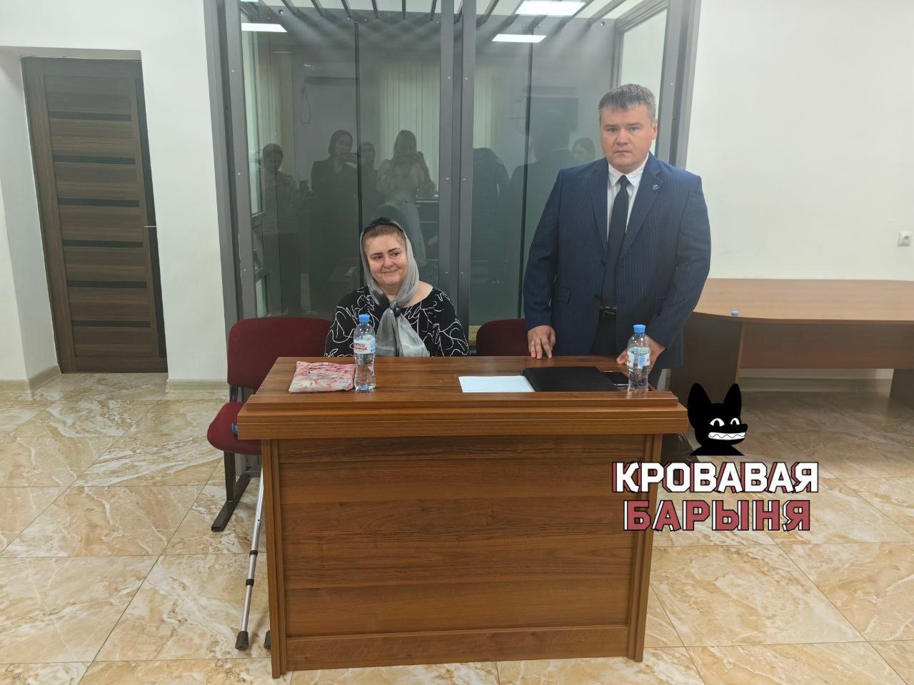 Зарему Мусаеву приговорили к 3 годам и 11 месяцам колонии-поселения по новому делу.  По совокупности приговоров женщине назначили 4 года колонии, сообщает корреспондент Осторожно Media из зала Шалинского городского суда. Прокуратура просила приговорить ее к 4 годам по делу, а в качестве общего срока — к 4 годам и 1 месяцу заключения.  Мусаеву признали виновной в дезорганизации деятельности колонии. По версии следствия, она напала на сотрудника ФСИН во время поездки из больницы в предпоследний день лечения, ударила его и сорвала погон.  Вчера женщина выступила с последним словом. Она сказала, что не совершала преступление, и попросила не отправлять ее в ту же колонию, где она отбывала наказание по прошлым делам — о мошенничестве и применении насилия к сотруднику полиции:  У меня единственная огромная просьба к директору ФСИН, чтобы меня не посылали в колонию-поселение №3. Я боюсь за свою жизнь. Я умоляю, чтобы все, кто может мне помочь, помогли, и я туда не попала, — передает ее слова «Команда против пыток», признанная иноагентом.  Мусаева не будет обжаловать приговор.