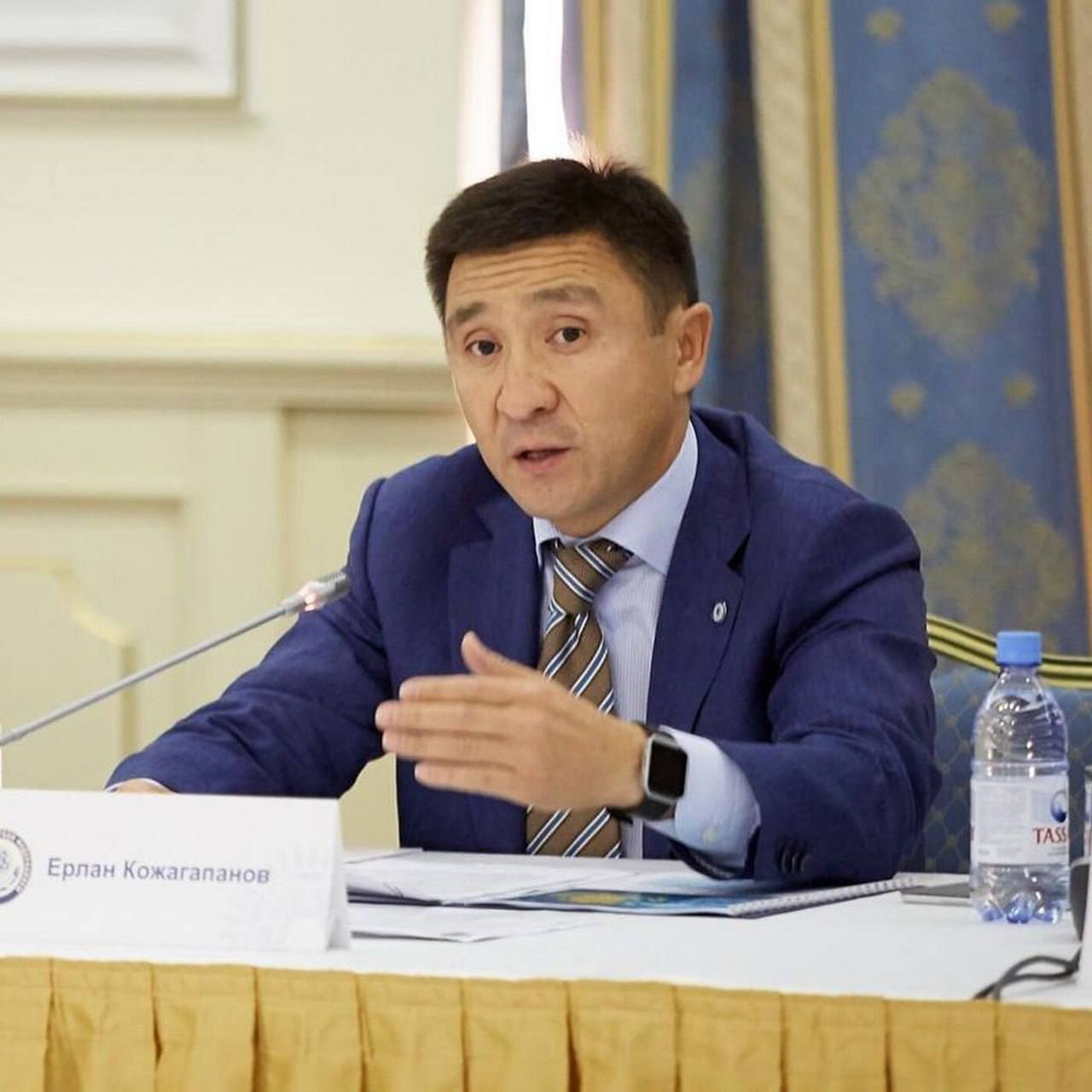 Приговор Ерлану КОЖАГАПАНОВУ оставили в силе Апелляционный суд Астаны оставил без изменений приговор бывшему вице министру культуры Казахстана Ерлану Кожагапанову Он проведет три года в колонии за злоупотребление должностными полномочиями Не изменилась и мера наказания для гендиректора агентства SUCCESS K Ляззат Коккозовой пять лет лишения свободы за мошенничество в особо крупном размере Напомним Кожагапанов признан виновным в том что в интересах частной компании пролоббировал заключение договора на проведение XV форума межрегионального сотрудничества Казахстана и России в 2018 году в Петропавловске ztb qaz Подпишись на prokadrykz