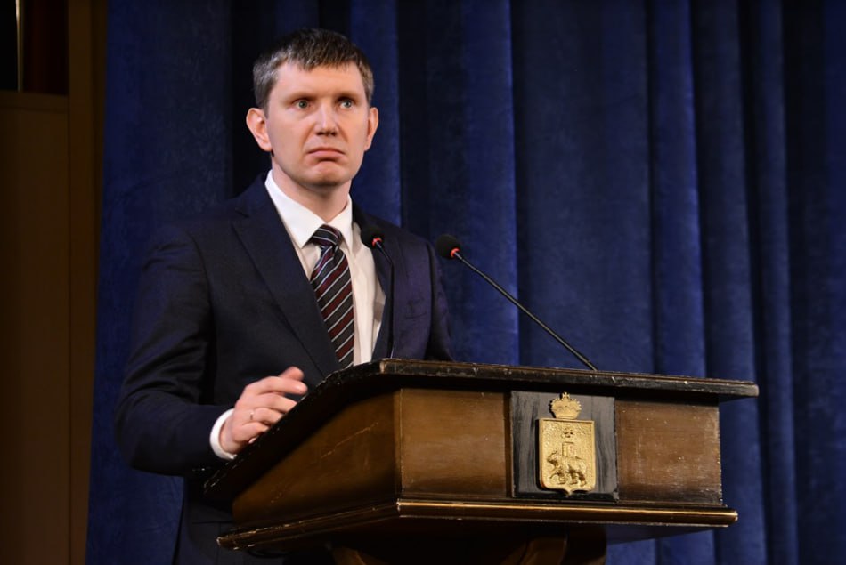 Российским производителям нужно начинать готовиться к конкуренции Правительство РФ продолжит защищать внутренний рынок, в том числе и за счет импортных пошлин на ряд категорий продукции из недружественных стран Срок защиты будет достаточным для окупаемости проектов, но не бесконечным, нужно готовиться и к конкуренции, заявил министр экономического развития Максим Решетников нужно готовиться к конкуренции за счет импортных пошлин YouTube sponsr.ru
