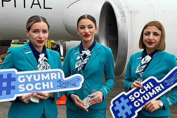 Авиакомпания FlyOne Armenia открыла прямое авиасообщение между Гюмри и Сочи Авиакомпания FlyOne Armenia открыла прямое авиасообщение между Гюмри и Сочи Об этом сообщает AVIA RU со ссылкой на данные аэропорта Сочи Первыми пассажирами зарегистрировавшимися на рейс из Сочи во второй по величине город Армении стали гости из Москвы которым мы вручили подарки от воздушной гавани Сувениры с символикой аэропорта получил и экипаж авиакомпании Полеты будут выполняться по понедельникам на самолетах Airbus A320 aviaru net n295257 Оставайся в информационном потоке подпишись на наш канал в MAX