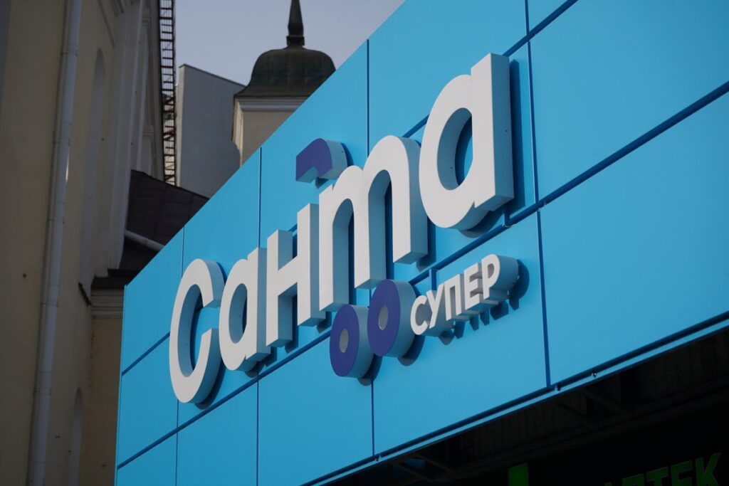 МАРТ проверил торговую сеть «Санта» и установил нарушения в 76% магазинов    Проверено 34 магазина в 18 городах и деревнях.    В каждом третьем магазине продавали просроченные продукты — хлеб, сладости, колбасы, салаты и сыры.   Также было выявлено нарушение законодательства о ценах и ценообразовании.   После проверки, виновные в несоответствиях будут привлечены к административной ответственности.  #магазины    Подпишись — Минская правда MLYN.by