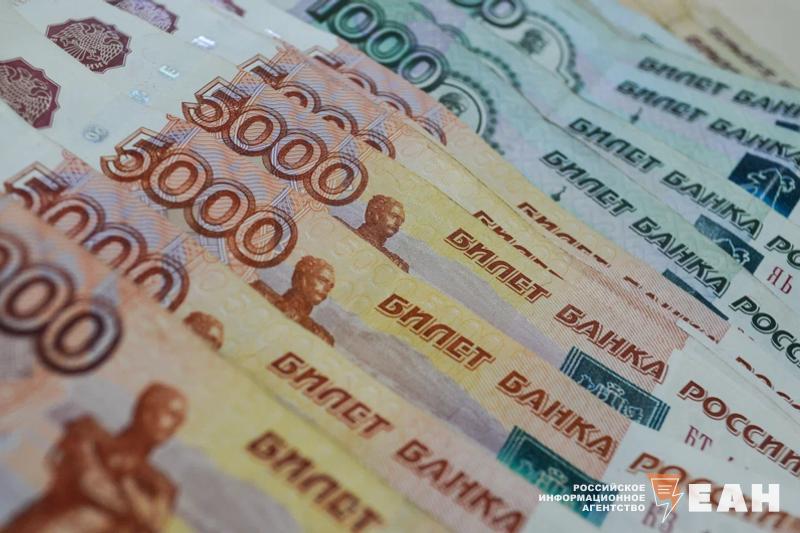 В Магнитогорске 17-летняя девушка болгаркой вскрыла сейф отца и отдала 10 млн мошенникам Все началось с того, что днем девушке позвонил неизвестный, представился курьером из службы доставки цветов. Он сказал, что на ее имя заказан букет, для получения которого нужно продиктовать код авторизации. Девушка послушно назвала цифры. Как дальше мошенники раскручивали свою схему – читайте здесь.