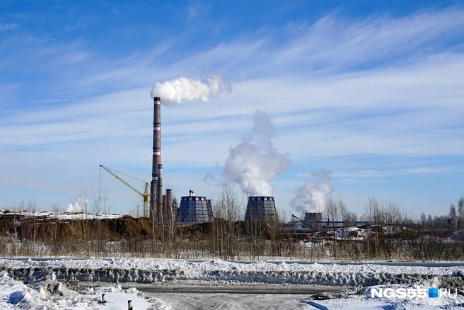 В региональном министерстве природы ngs55news рассказали как борются с проблемой загрязнения воздуха в Омской области Среди принимаемых мер перевод общественного транспорта на газ и рекультивация свалок В Минприроды также сообщили что власти проводят мероприятия по снижению выбросов от промышленных теплоэнергетических предприятий и от частного сектора но не уточнили что конкретно делают Сейчас специалисты министерства принимают участие в проверках проводимых омской межрайонной природоохранной прокуратурой в отношении 5 предприятий в части соблюдения федерального законодательства в области охраны атмосферного воздуха добавили в ведомстве На 2026 год запланировано 25 мероприятий на промышленных предприятиях По данным Минприроды они помогут снизить объем выбросов опасных веществ на 900 тонн NGS55 теперь в MAX