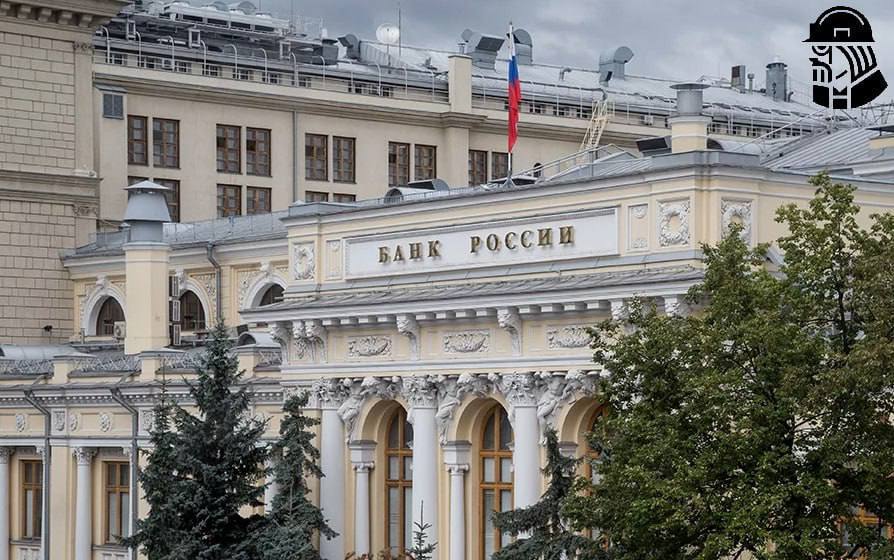 ЦБ намекнул на паузу в снижении ключевой ставке Центробанк вероятно сохранит ключевую ставку на текущем уровне после заседания 13 февраля 2026 года несмотря на ожидания некоторых экспертов о снижении на 0 5 п п Зампред ЦБ Алексей Заботкин подчеркнул что важнее общая траектория а не незначительные изменения Это решение обусловлено ускорением инфляции которая с 1 января по 2 февраля составила 2 11 на фоне роста тарифов ЖКХ и акцизов Аналитики все же рассчитывают что ключевая ставка к концу 2026 года будет в диапазоне 11 12 годовых Ожидается что регулятор возобновит смягчение денежно кредитной политики со второго квартала возможно уже с апреля