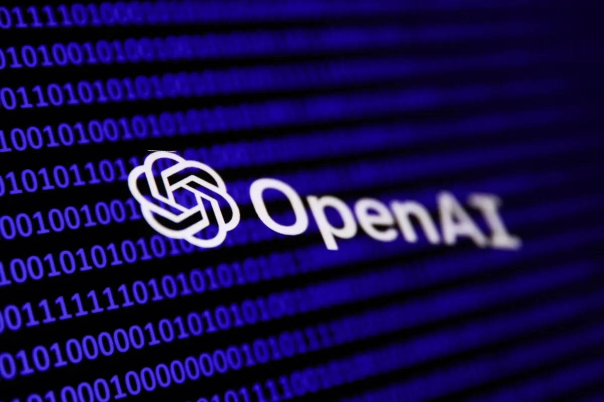 Через неделю после выхода Claude Mythos от Anthropic которая доступна избранным компаниям OpenAI выпустила модель GPT 5 4 Cyber для ограниченного круга специалистов в области кибербезопасности Для работы с ней нужно пройти верификацию и подтвердить опыт Линейку Cyber разрабатывают чтобы подготовить индустрию к появлению более совершенных моделей OpenAI в ближайшее время заявили в компании vc ru ai 2869036